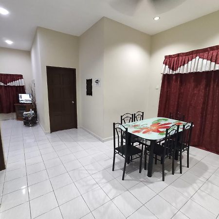 Homestay Selinsing Simpang Ampat Semanggol Esterno foto