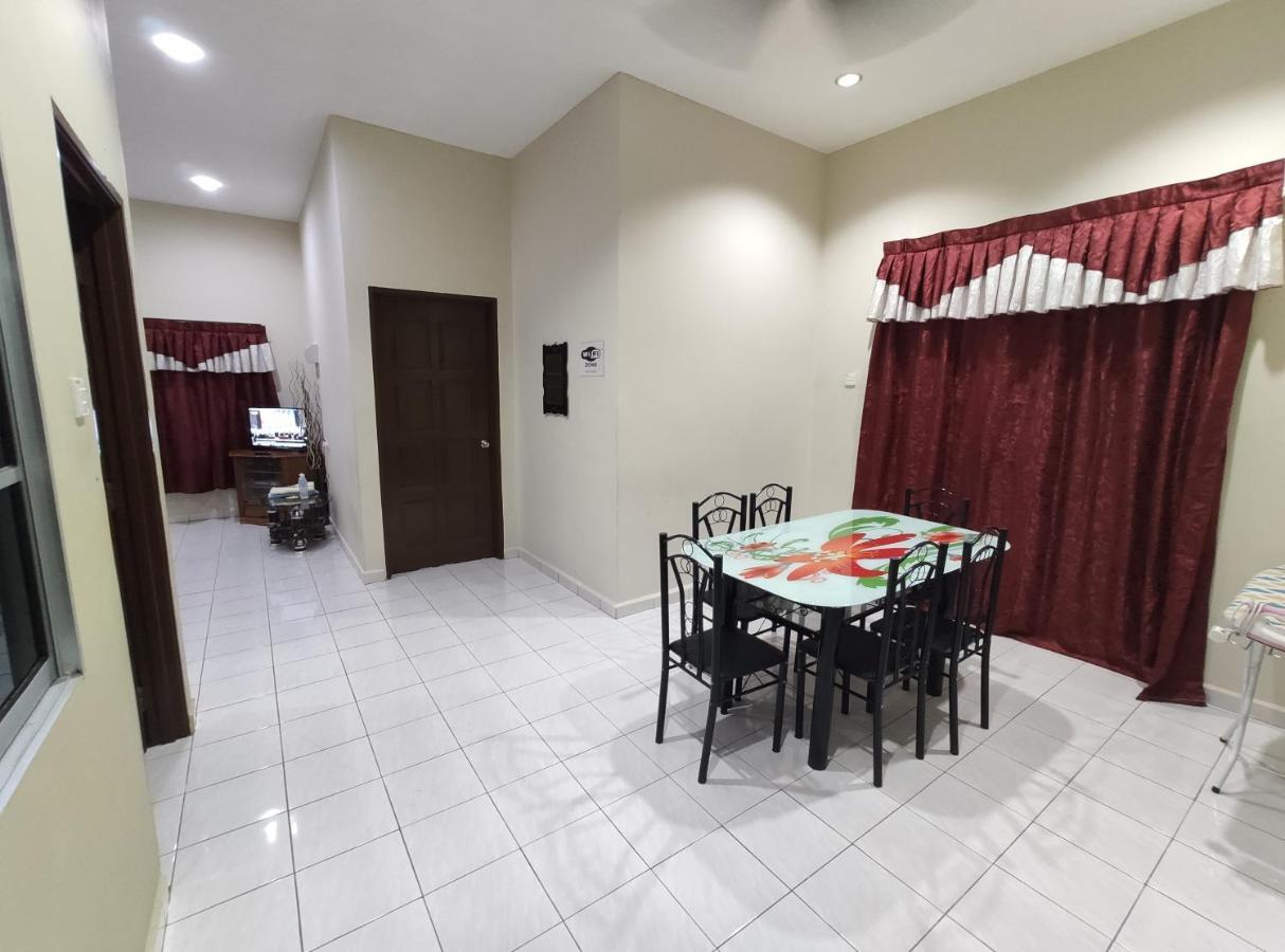 Homestay Selinsing Simpang Ampat Semanggol Esterno foto