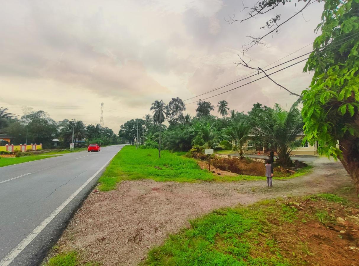 Homestay Selinsing Simpang Ampat Semanggol Esterno foto
